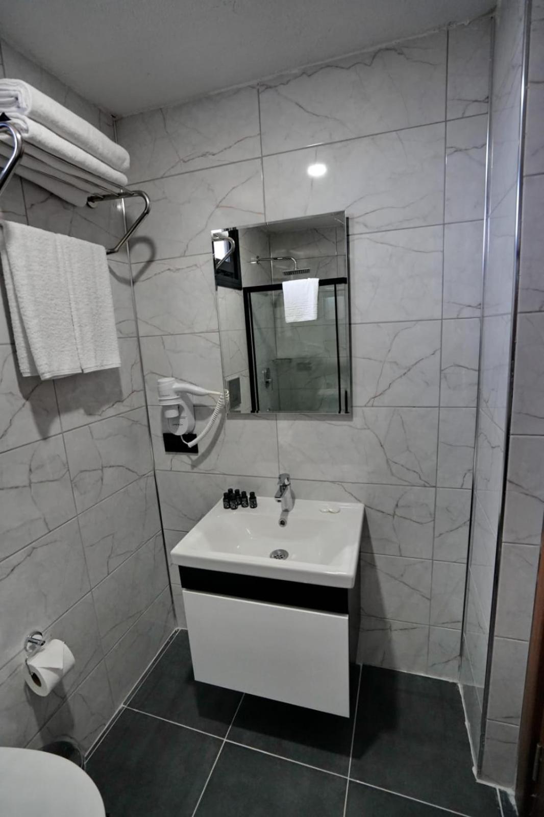 Shelton Airport Hotel Arnavutkoy ภายนอก รูปภาพ