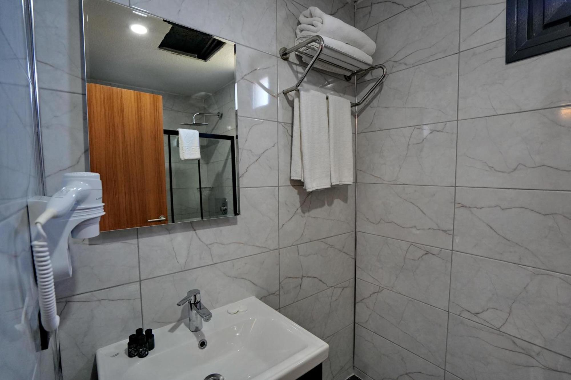 Shelton Airport Hotel Arnavutkoy ภายนอก รูปภาพ
